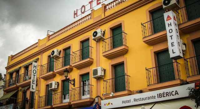 Hotel Ibérica, Buchen Sie Hotel Valencia de Alcántara 