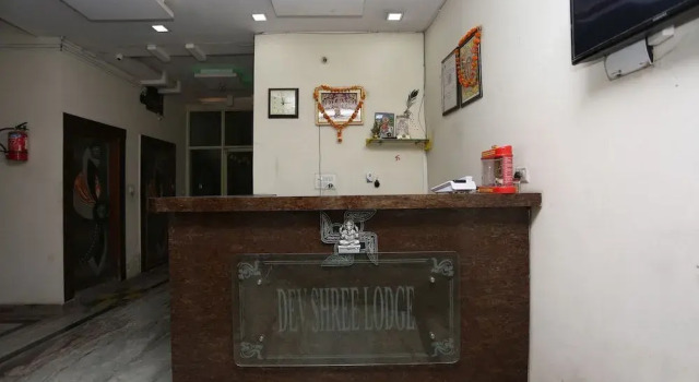 OYO 22665 Hotel Dev Shree, Забронировать Отель Отели штата Махараштры 3 звезды, 3*