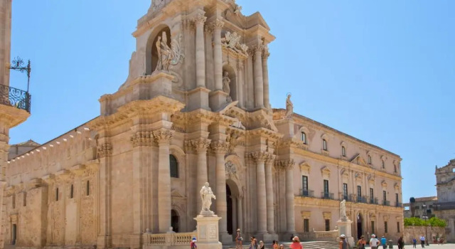 CENTER HOUSE - Apartment with Balcony Ortigia Wifi, Book Apartment Hotels in Sicily with Parking, Parking