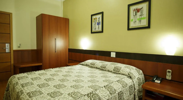 Eston Hotel
