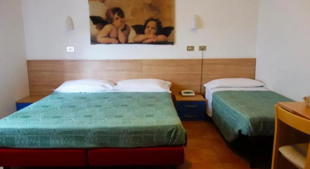 Трёхместный номер Standard Hotel Serena
