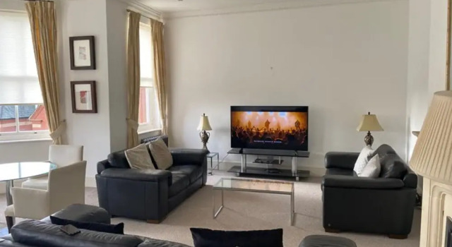 Luxury 3 bed in Gated Community Family or Couples, Buchen Sie Hotel London Großraum London