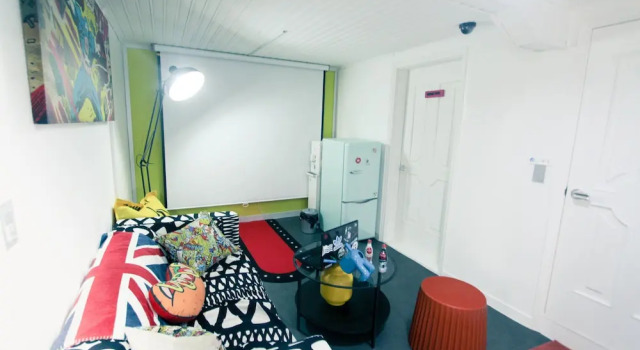 Travelholic Guesthouse - Hostel, Rezerwuj Hostel Gangnam-Gu Seul, w pobliżu Blue Square