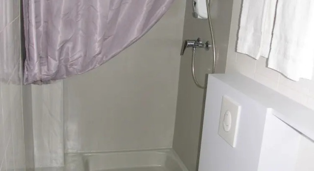Номер Comfort Hôtel et Studios Les Amandiers