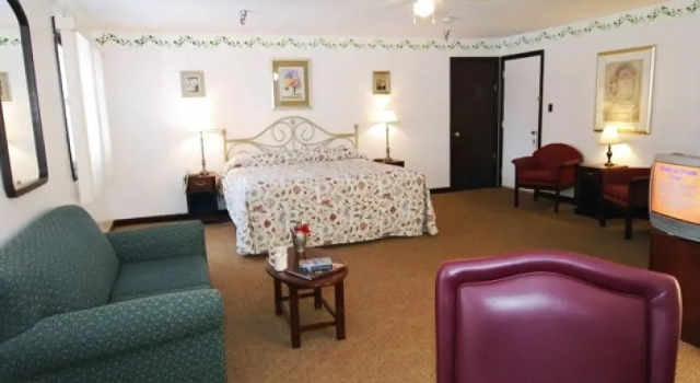 Aroostook Hospitality Inn - Van Buren, Maine, USA, Забронировать Отель Отели Мэна с завтраком, Завтраки