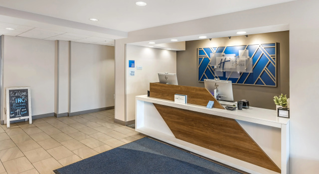 Holiday Inn Express Crestwood, Rezerwuj Hotel Crestwood 