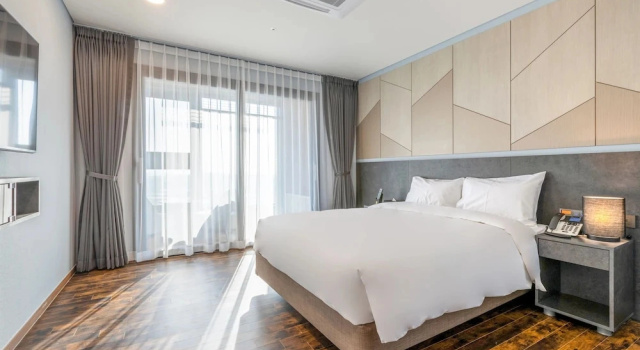 Трёхместный номер Superior Urban-Est Hotel
