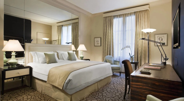Двухместный номер Art Deco с балконом Prince de Galles, a Luxury Collection hotel, Paris