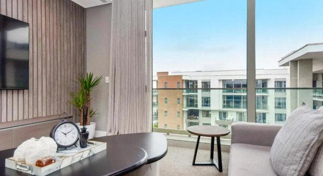 Chic 2 Bedroom Penthouse In The Heart Of Rosebank, Забронировать Отель Отели Йоханнесбург с парковкой, рядом с South African Chamber of Commerce and Industry, Парковка