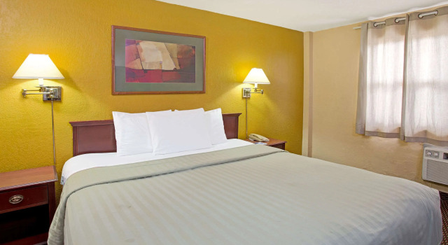 Travelodge by Wyndham Fort Lauderdale, Забронировать Отель Отели Форт-Лодердейл с парковкой, Парковка
