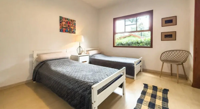 Casa com Piscina Privativa e Natureza – Granja Viana, São Paulo