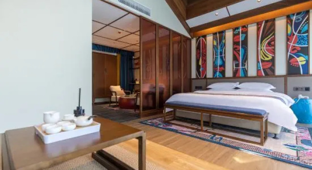 Люкс с балконом Wunvzhou Dreamless Lake Resort Hotel