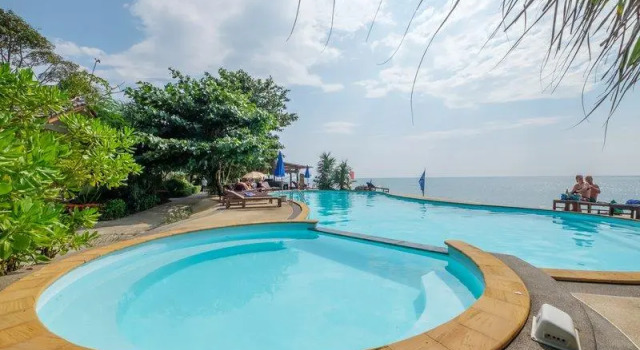 Кровать в общем номере Курортный отель Amantra Resort & Spa