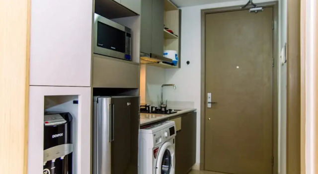 Апартаменты Fancy And Nice Studio Apartment At Gold Coast