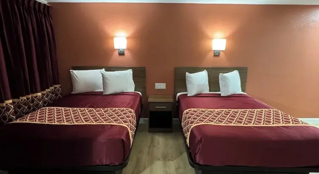 Четырёхместный номер Standard Boone trail inn
