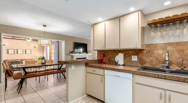 Апартаменты с 2 комнатами 'casa Feliz' Old Town Condo w/ Patio & Pool Access