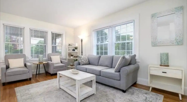 Black Rock Home - 4 bed - Jacuzzi Bath - Beach