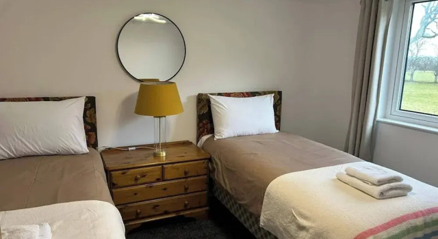 Hot tub - Garden - Bbq - Parking - Pets - Sleeps 6