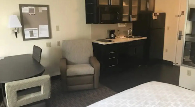 Одноместный люкс Candlewood Suites Fort Wayne - NW by IHG
