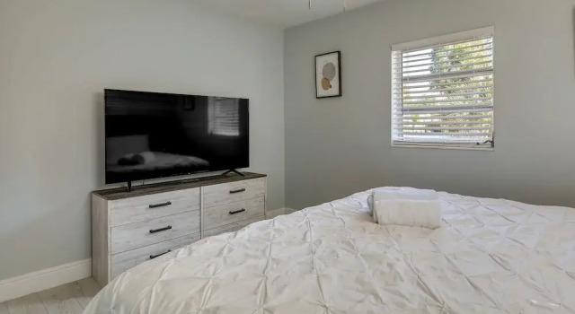 Коттедж Tampa Home w/ Patio - 1 Mi to Busch Gardens!