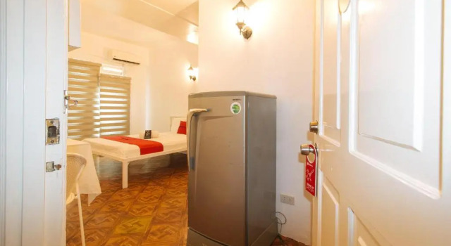 Номер Deluxe RedDoorz at The Providence Tower