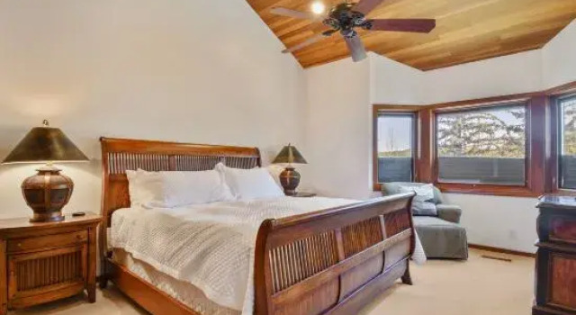 Perfect Getaway! Lakeside at Deer Valley 4bd – Pool, Hot Tub, A/C, Walk to Slopes & Main St, Varaa Hotelli Deer Valley 