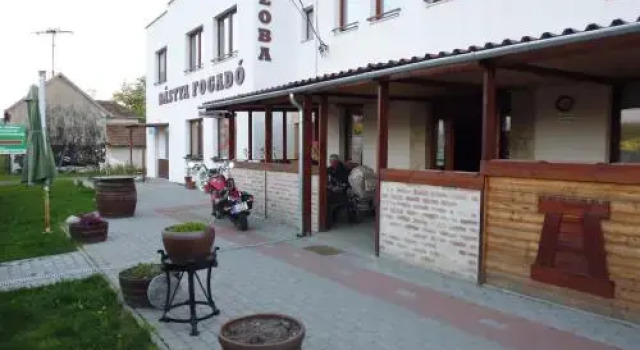 Bástya Fogadó, Book Hotel Hoteller i Western Transdanubia med parkering, Parkering