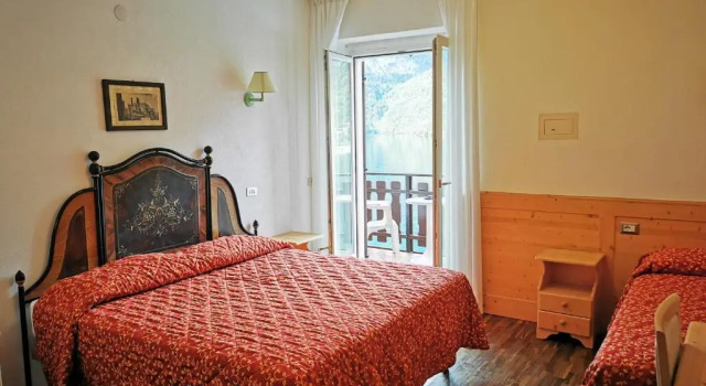 Трёхместный номер Standard с балконом и с видом на озеро Lago Park Hotel