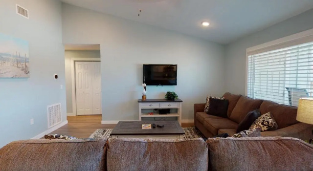 AH-H229 Newly Remodeled Second Floor Condo, Overlooking PoolHot Tub