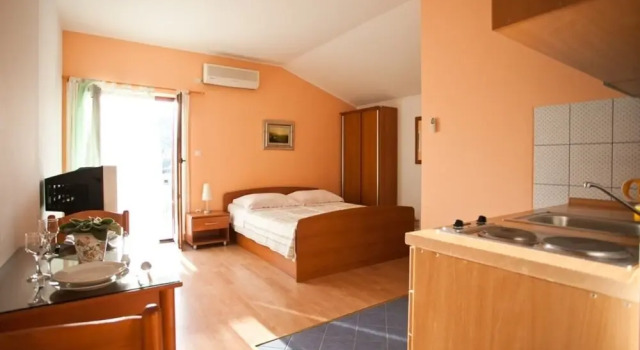 Ani - With Pool and hot tub - SA1 Zapadni, Забронировать Отель Отели Сегет-Враница с парковкой, Парковка