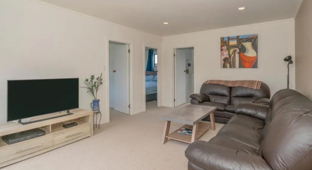 Beach House on Hetherington - Whangamata Holiday Home