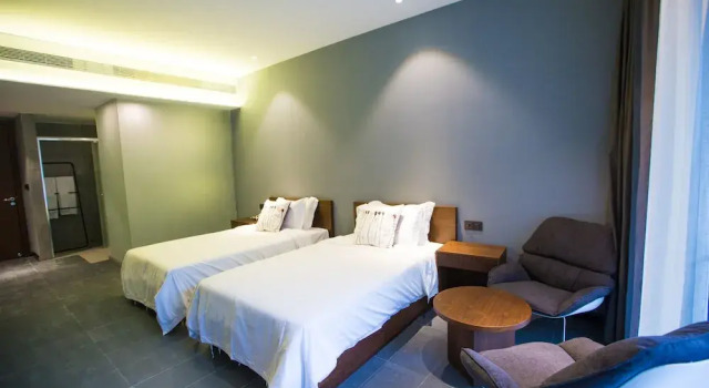 Двухместный номер Classic с видом на горы Floral Hotel Ningbo Zhuye