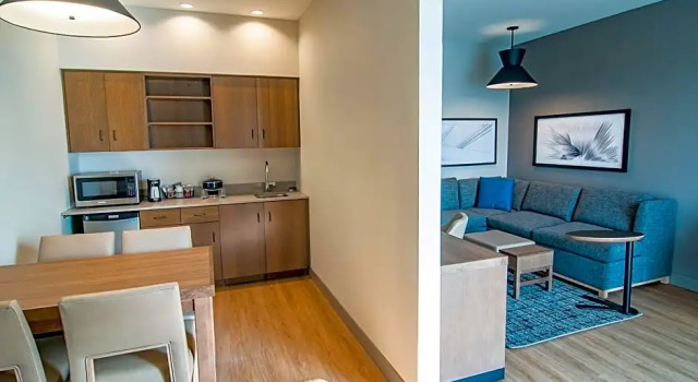 Двухместный люкс с видом на озеро Hyatt Place Sioux Falls South