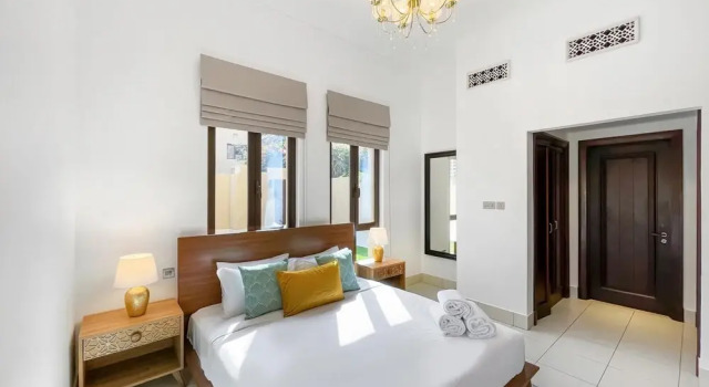 1-br Dazingly lit Downtown, Забронировать Отель Даунтаун Дубай , рядом с Дубайский аквариум