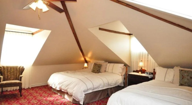 Brockamour Manor Bed and Breakfast, Rezervasyon Otel Niagara Wine Region Ontario