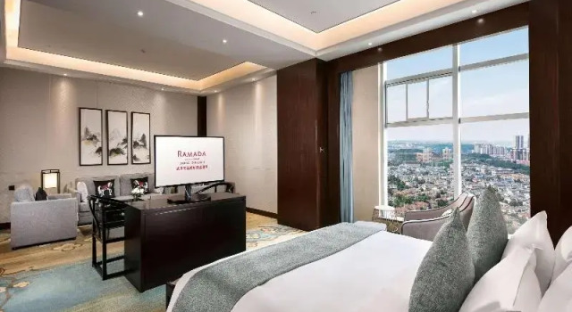 Двухместный люкс Deluxe Ramada by Wyndham Wuhan Dongxihu
