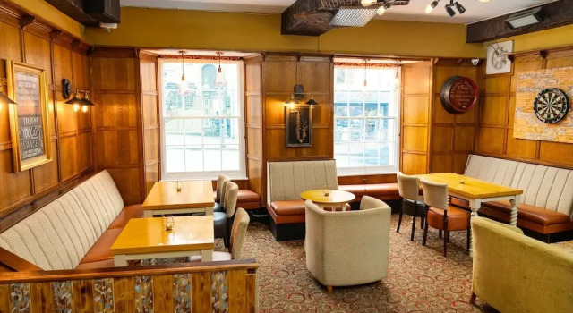 Boars Head Hotel, Забронировать Отель Кармартен Carmarthenshire, рядом с Галерея Oriel Myrddin
