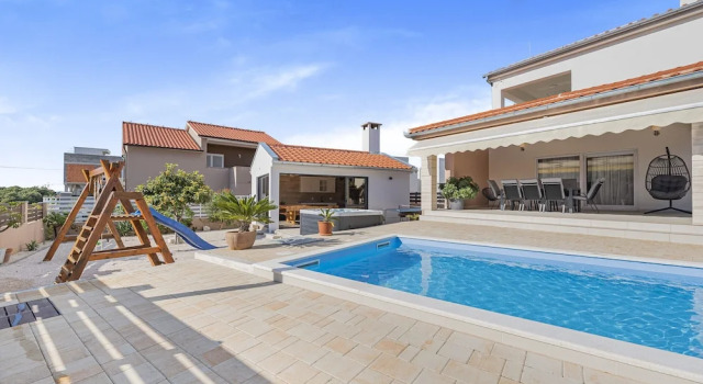 Villa Kunfin ZadarVillas, Забронировать Вилла Отели Задарской жупания с бассейном, рядом с Пляж Старенице, Бассейн