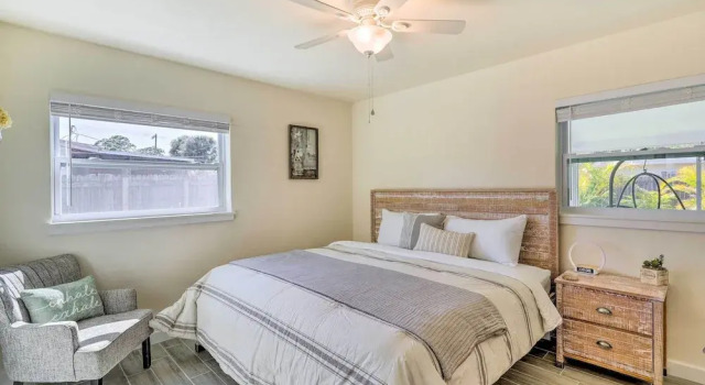 Merritt Island Home w/ Spa - 8 Mi to Cocoa Beach!, Забронировать Курортный отель СПА-отели Мерритт-Айленд, рядом с Merritt Island National Wildlife Refuge, SPA-услуги