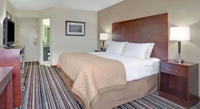 Номер Deluxe Wyndham Garden Charlotte Airport Southeast