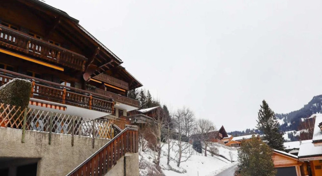 Chalet in Chateau-d'oex Near Gstaad Ski Resort, Забронировать Шале Отели Шато-д'Э 3 звезды, рядом с Горнолыжный курорт Шато д’О, 3*