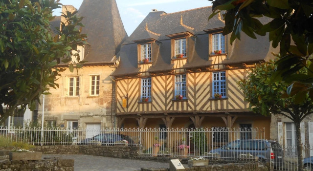 Logis de la Filanderie, Rezervați Hotel Becherel 