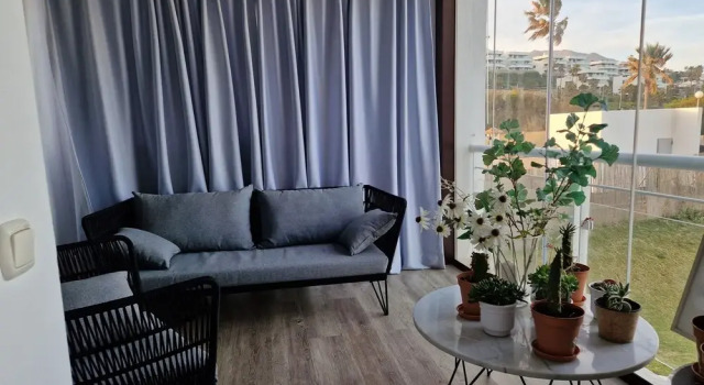 Captivating 2-bed Apartment First Line Beach