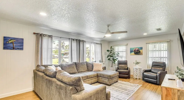 Коттедж Charming Canalfront Retreat w/ Double Boat Slip!