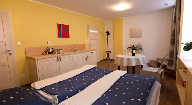 Apartment historical city, Забронировать Апартаменты/квартира Отели Зноймо с завтраком, рядом с St. John of Nepomuk House, Завтраки