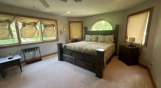 Коттедж с 5 комнатами Marsh Hill Villa