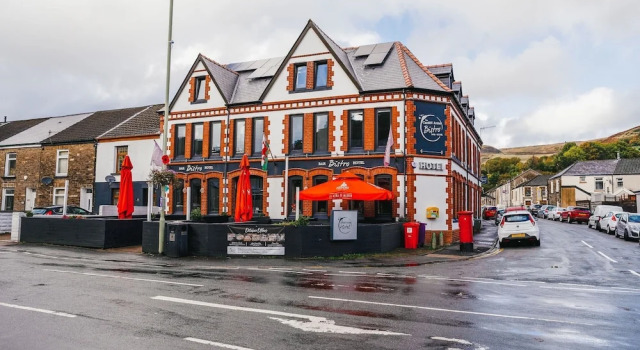 Cardiff Arms Bistro and Hotel, Book Hotel Treorky Cardiff