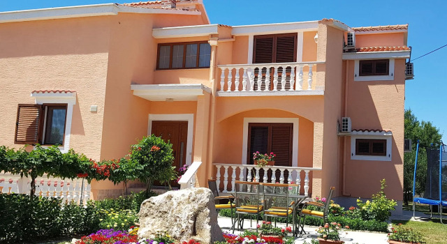 Apartment in Vrsi Near the Sea, Забронировать Апартаменты/квартира Отели в центре Врси, в центре