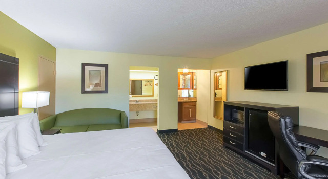 Номер Standard Clarion Inn Columbia Airport