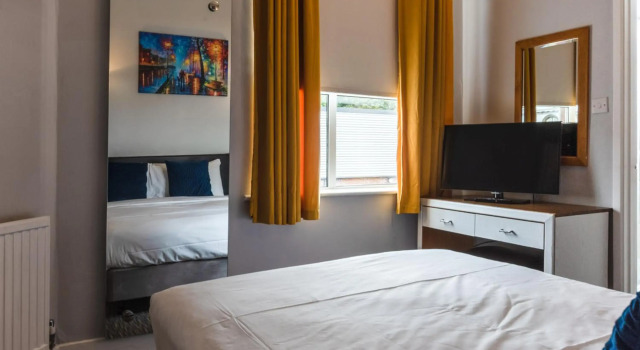 Best Western The Plough Hotel, Забронировать Отель Нортгемптон Нортгемптоншир, рядом с Church of the Holy Sepulchre